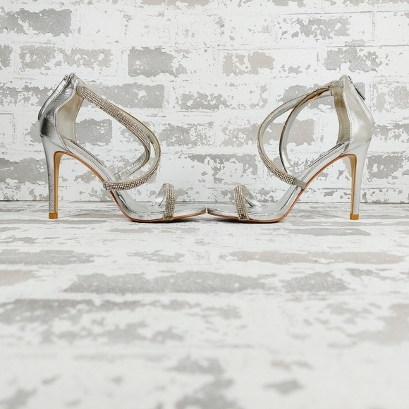 Steve Madden "Faiz" Silver Metallic Crystal Heeled Sandals I890 - Picture 8 of 14